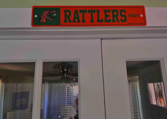 Сasa de vacaciones Rattlers Retreat, 2 Bedroom At Famu *